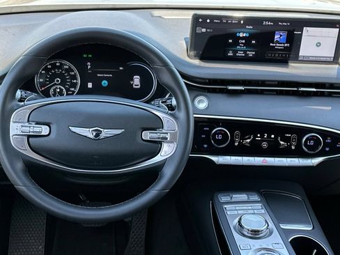 Used 2025 Genesis GV70 2.5T AWD/4WD image 17