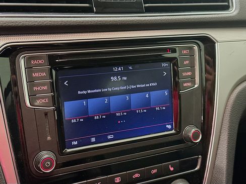 Used 2019 Volkswagen Passat 2.0T Wolfsburg w/ Wheels & Sunroof Package FWD image 21