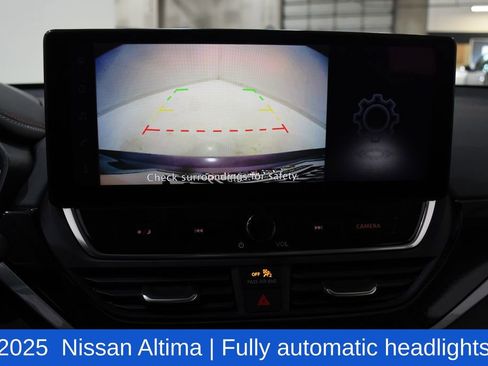 Used 2025 Nissan Altima 2.5 SR w/ SR Premium Package image 11
