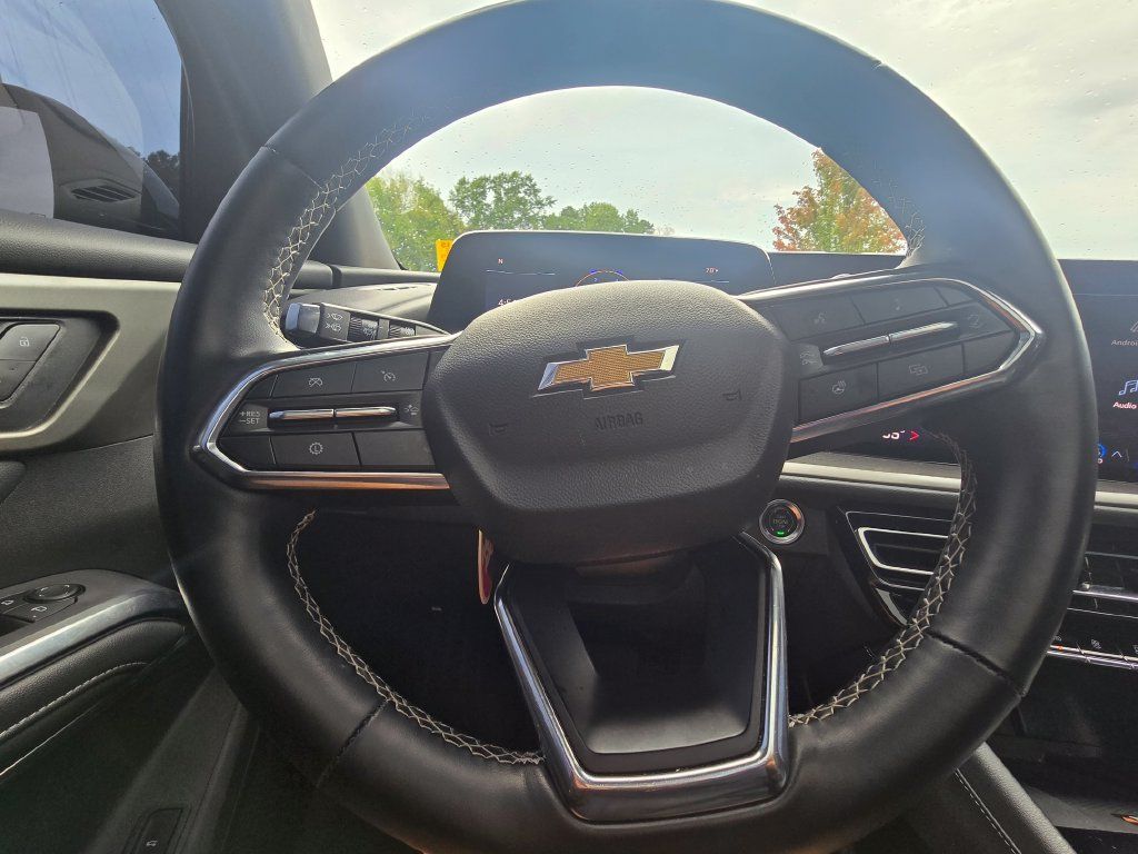 Used 2025 Chevrolet Traverse LT w/ Sun and Wheel Package FWD image 27