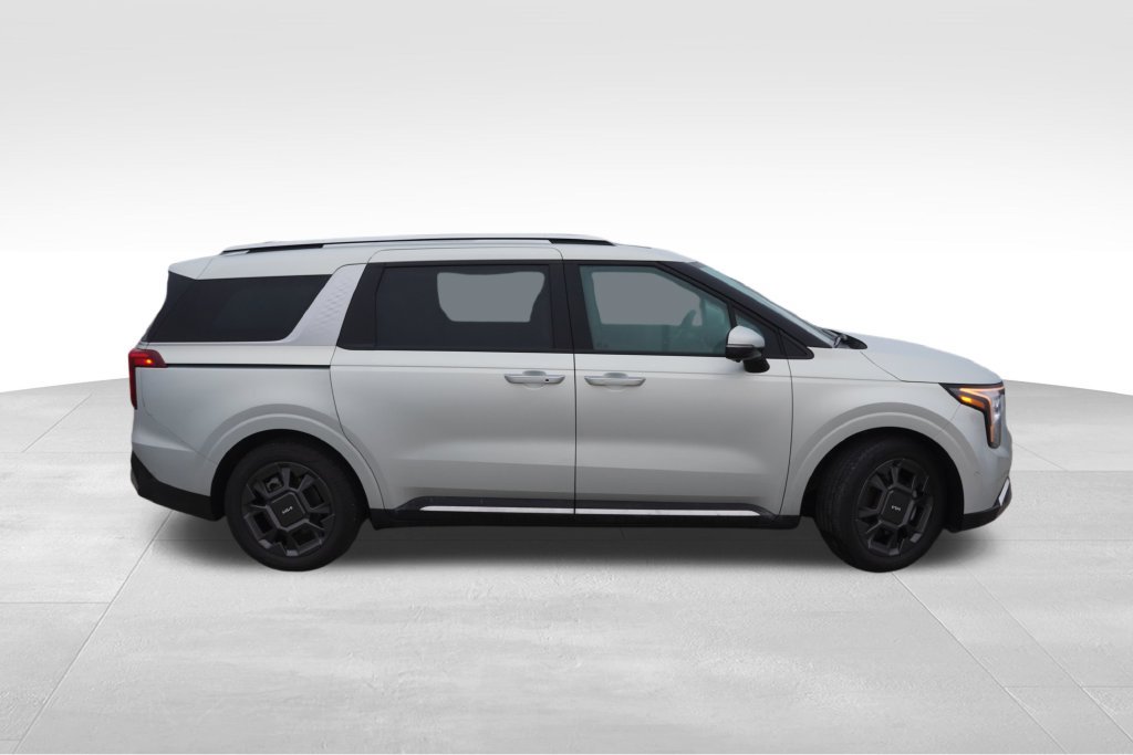 Certified 2025 Kia Carnival SX FWD image 2
