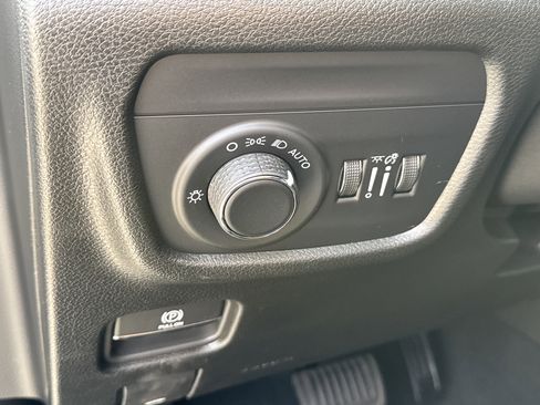 New 2025 Jeep Grand Cherokee Altitude image 37