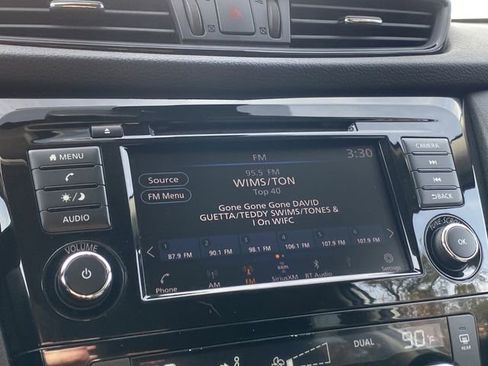 Used 2019 Nissan Rogue SV image 18