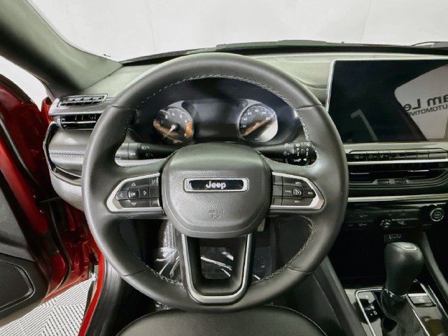 Used 2025 Jeep Compass Latitude w/ Altitude Special Edition AWD/4WD image 11