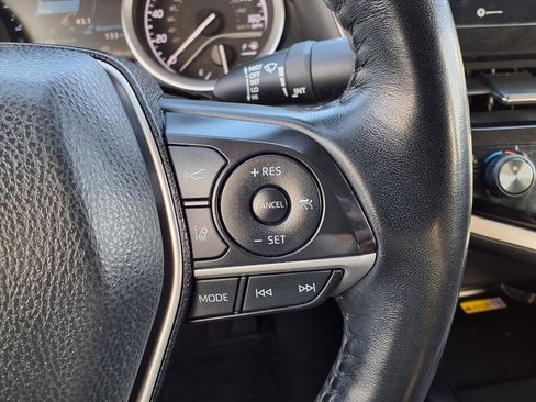 Used 2022 Toyota Camry XLE image 17