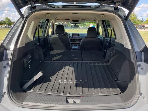 Certified 2025 Nissan Rogue SV image 8