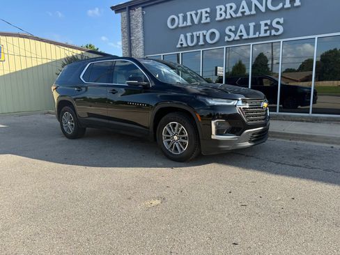 Used 2022 Chevrolet Traverse LT FWD image 2