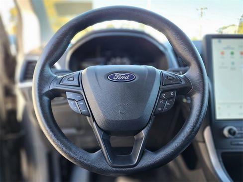 Used 2022 Ford Edge SE image 25