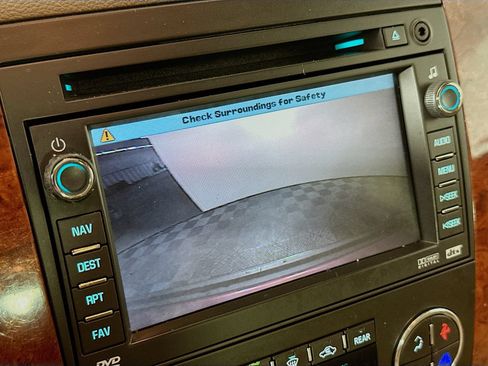 Used 2010 Chevrolet Suburban LTZ AWD/4WD image 14