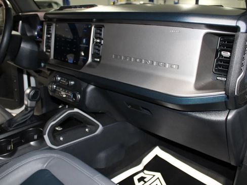 Used 2021 Ford Bronco Outer Banks AWD/4WD image 12