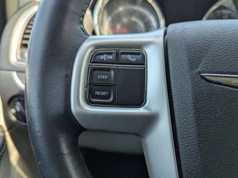 Used 2016 Chrysler Town & Country LX FWD image 13