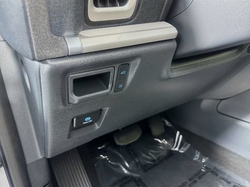 Used 2025 Ford Expedition Active RWD image 10