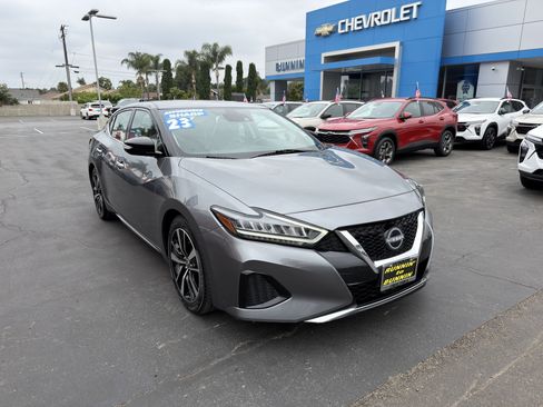 Used 2023 Nissan Maxima SV w/ Floor Mat Group FWD image 2
