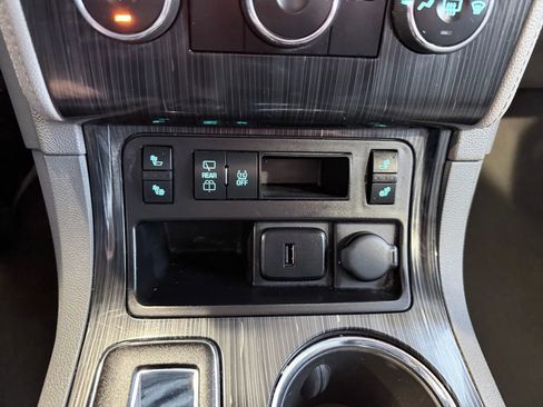 Used 2017 Chevrolet Traverse LT image 20
