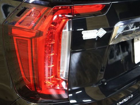 Used 2021 GMC Yukon SLT w/ SLT Premium Package image 20