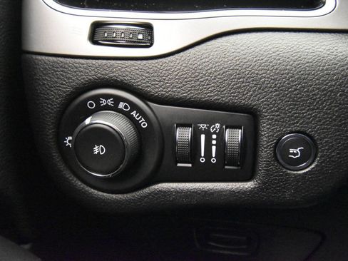 Used 2019 Jeep Cherokee High Altitude image 28