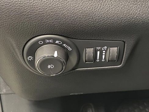 New 2025 Jeep Compass Latitude w/ Sun & Sound Group image 25