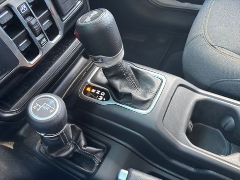 Used 2025 Jeep Wrangler Unlimited Sahara AWD/4WD image 36