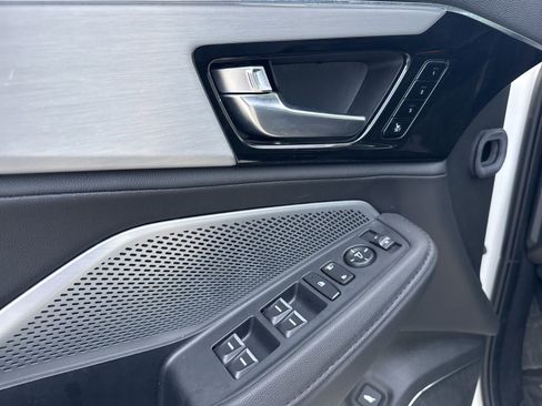 Used 2025 Acura MDX FWD image 10