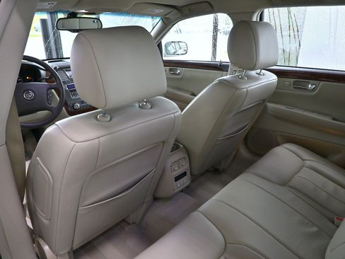 Used 2007 Cadillac DTS Luxury I w/ Trunk Convenience Package image 10