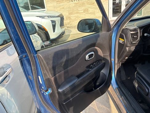 Used 2016 Kia Soul + w/ Designer's Package FWD image 12