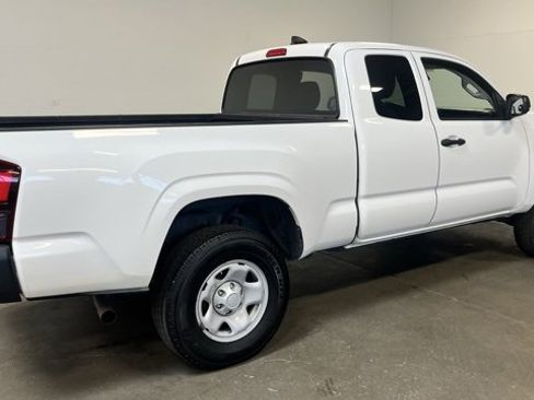 Used 2020 Toyota Tacoma SR image 3