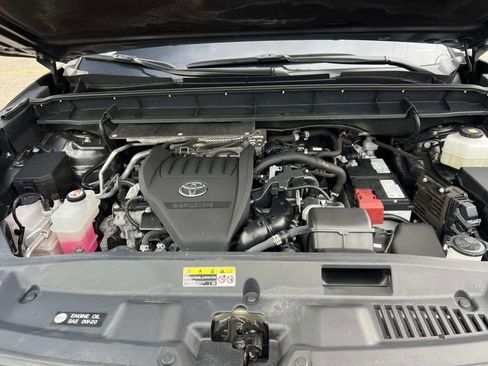 Used 2024 Toyota Highlander LE image 8