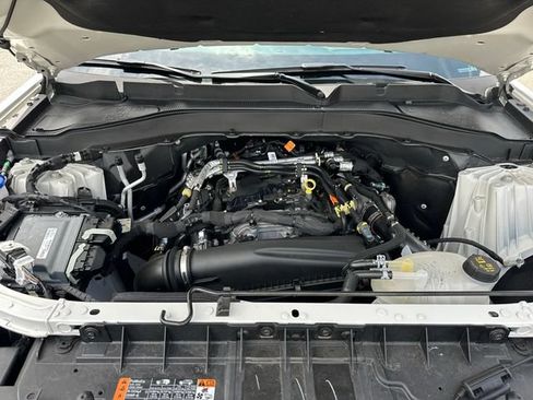 Used 2025 Ford Explorer Active AWD/4WD image 37