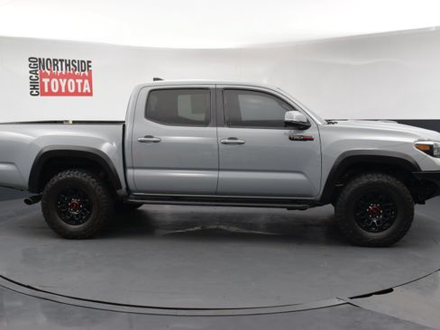 Used 2017 Toyota Tacoma TRD Pro AWD/4WD image 5