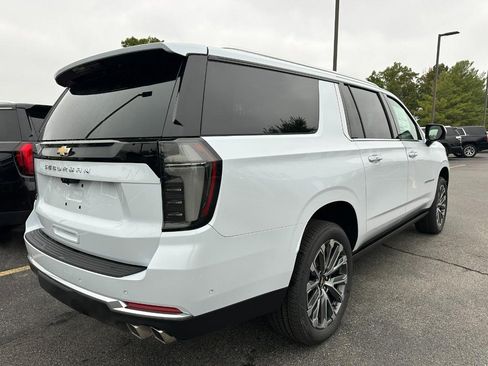 New 2026 Chevrolet Suburban High Country image 3