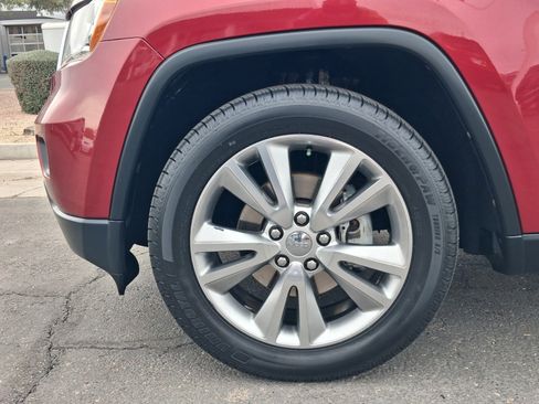 Used 2013 Jeep Grand Cherokee Laredo image 9