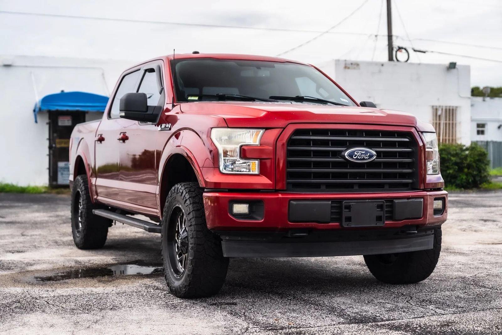 Used 2017 Ford F150 XLT w/ Equipment Group 302A Luxury AWD/4WD image 1
