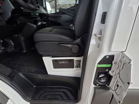 New 2026 Mercedes-Benz Sprinter 2500 image 11