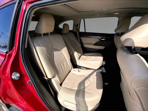 Used 2022 Toyota Highlander Platinum AWD/4WD image 26