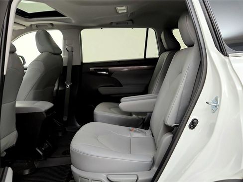 Used 2023 Toyota Highlander Limited image 33