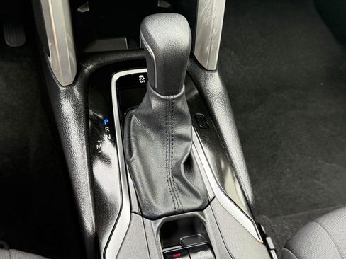 Used 2025 Toyota Corolla Cross LE image 18