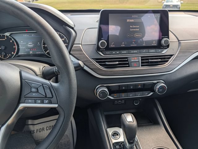 Used 2025 Nissan Altima 2.5 SV FWD image 17