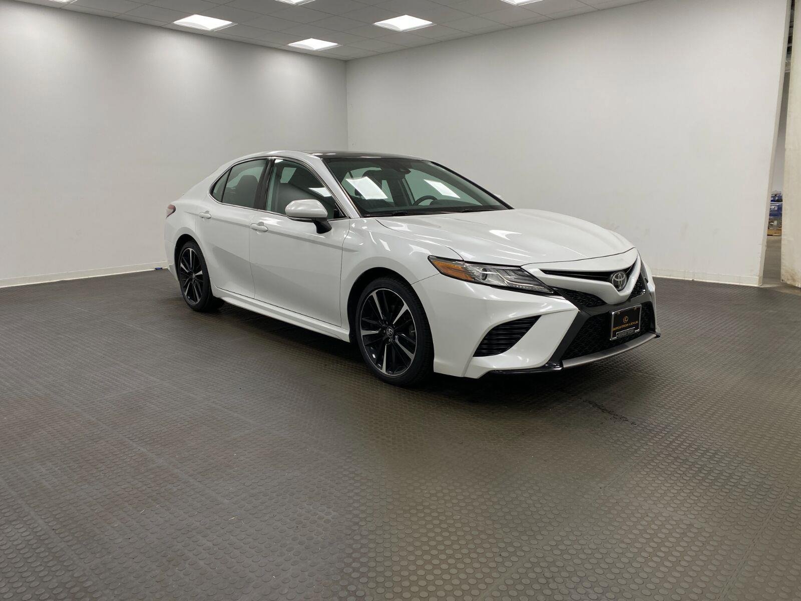 Used 2019 Toyota Camry XSE FWD image 1