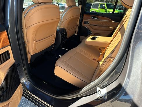 Used 2024 Jeep Grand Cherokee Summit image 24