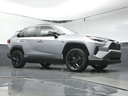 Used 2022 Toyota RAV4 XLE image 39