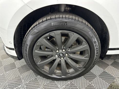 Used 2018 Land Rover Range Rover Velar R-Dynamic SE image 13