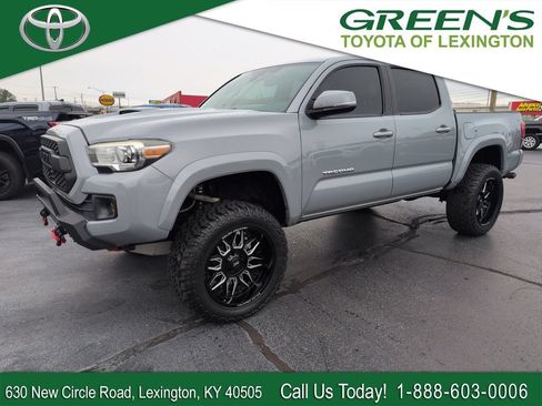 Used 2018 Toyota Tacoma TRD Sport AWD/4WD image 1