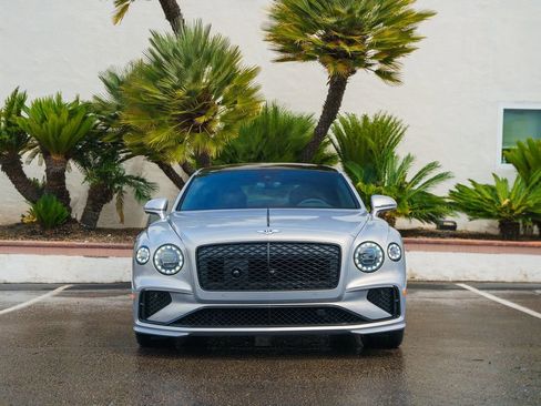 Used 2025 Bentley Flying Spur Plug-In Hybrid AWD/4WD image 34