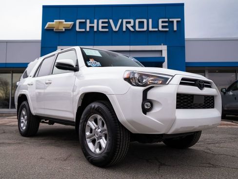 Used 2021 Toyota 4Runner SR5 image 1