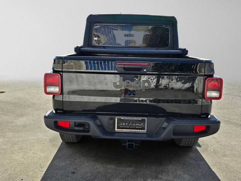 Used 2023 Jeep Gladiator Sport AWD/4WD image 4