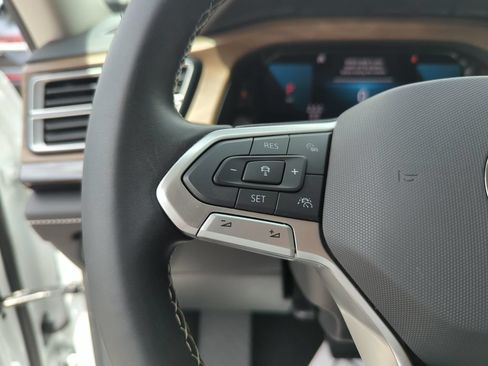 Used 2024 Volkswagen Atlas SE FWD image 44