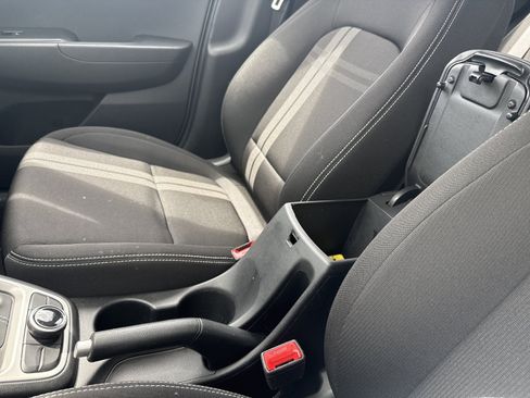 Used 2025 Hyundai Venue SEL FWD image 18