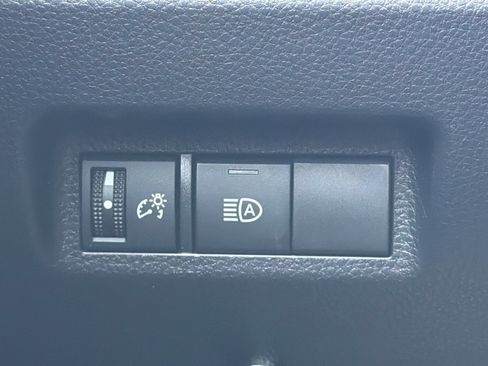Used 2025 Toyota RAV4 LE AWD/4WD image 32