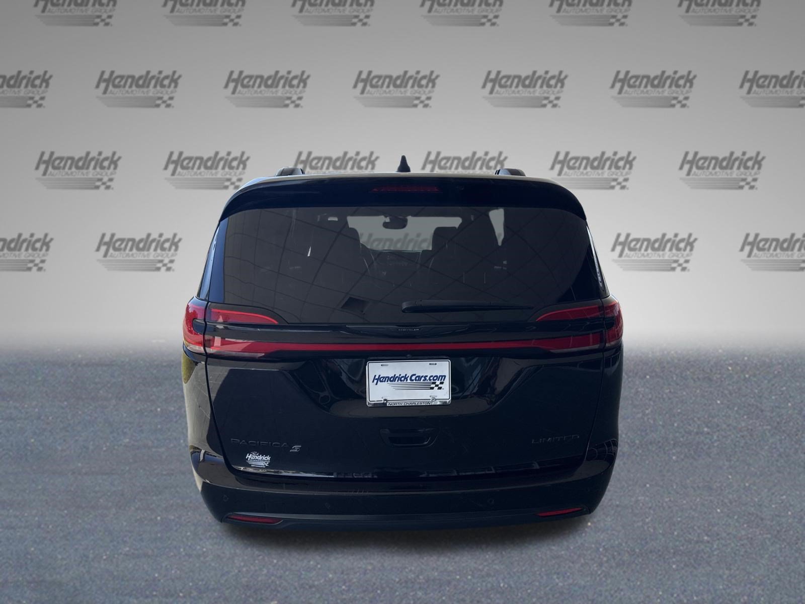 Used 2025 Chrysler Pacifica Limited FWD image 8