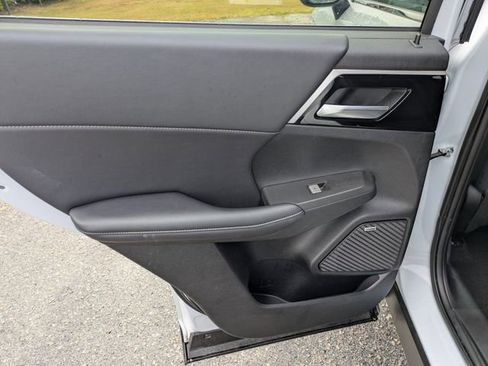 Used 2025 Mitsubishi Outlander SE FWD image 25